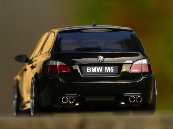 1:18 BMW M5 E61 Touring Schwarz Metallic Edition mit OVP